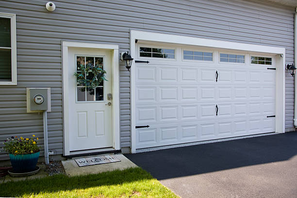 24/7 Emergency Garage Door Panel Replacement experts in Anderson County County, KS